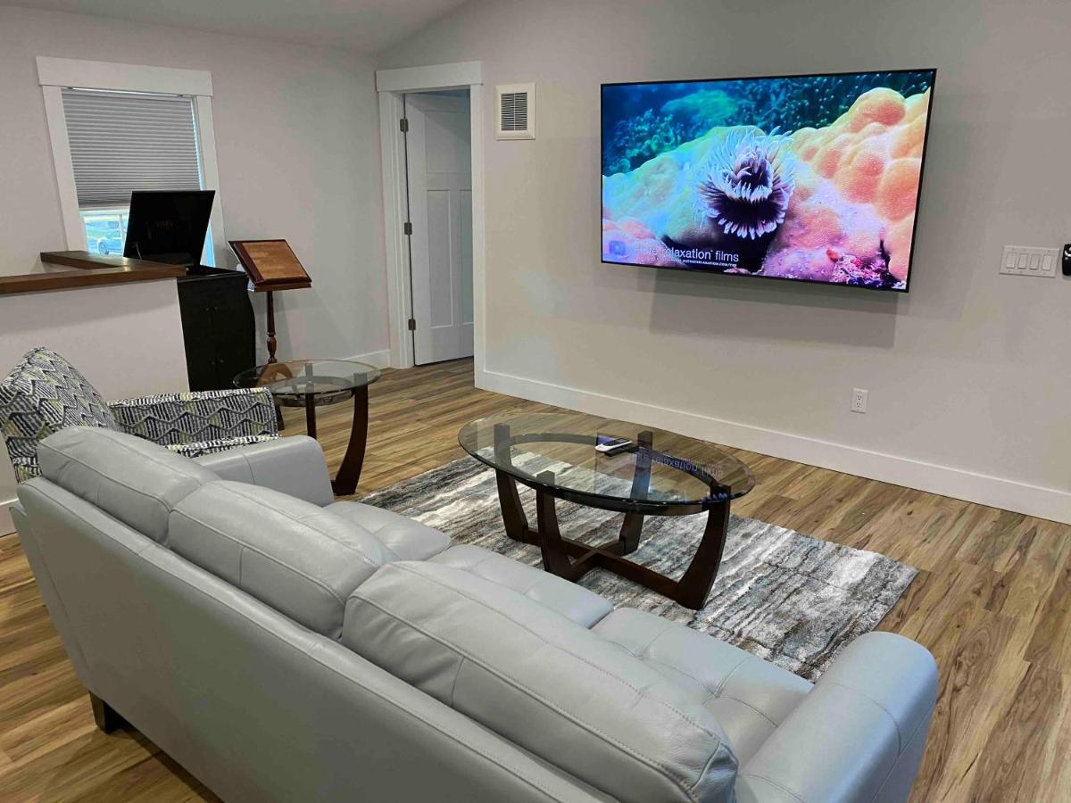 Modern 2br 2ba With King Bed-fast Wi-fi 75 Inch Oled Tv Ferienhaus