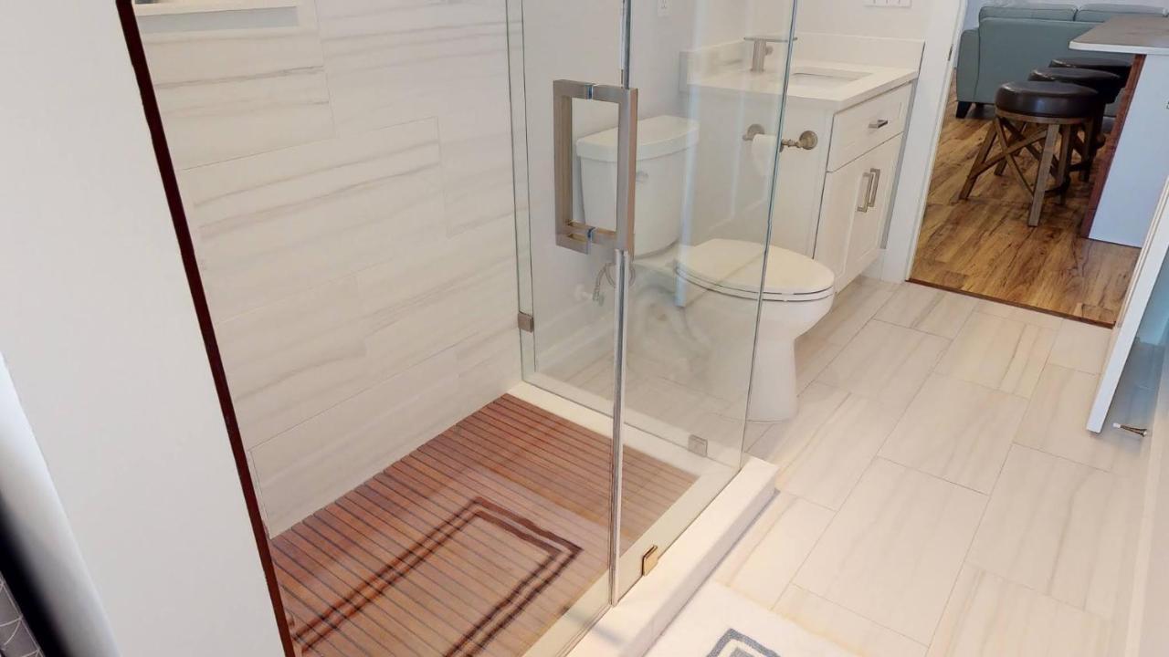 Modern 2br 2ba With King Bed-fast Wi-fi 75 Inch Oled Tv Wilmington